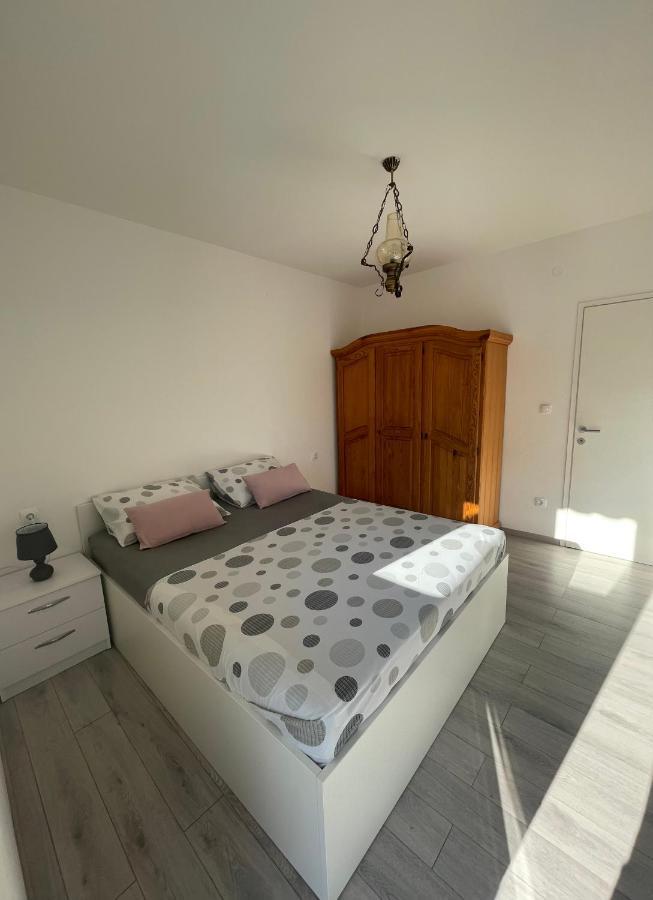 City Apartment Domagoj オミシュ エクステリア 写真